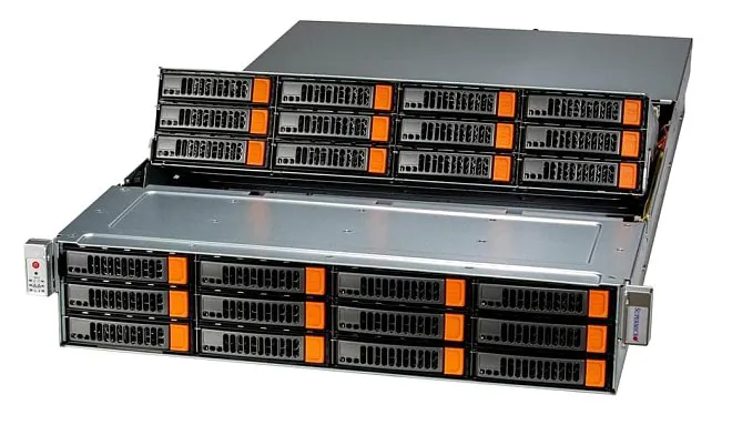 Supermicro 2U datu glabātuves serveris ar oranžiem disku rāmjiem